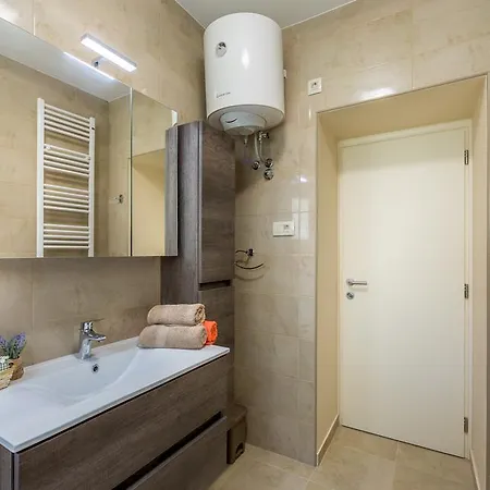Dujmic - 50m From The Sea With Private Parking Apartment Icici