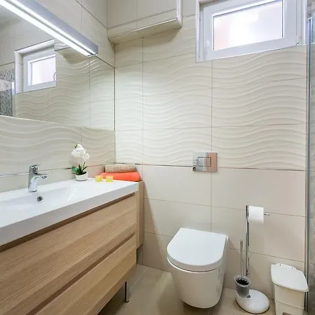 Dujmic - 50m From The Sea With Private Parking Appartamento Ičići