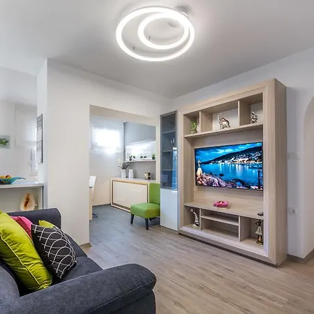 Dujmic - 50m From The Sea With Private Parking