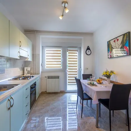Dujmic - 50m From The Sea With Private Parking Appartamento Ičići
