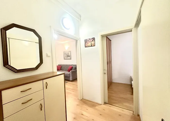 דירה Dujmic - 50m From The Sea With Private Parking *