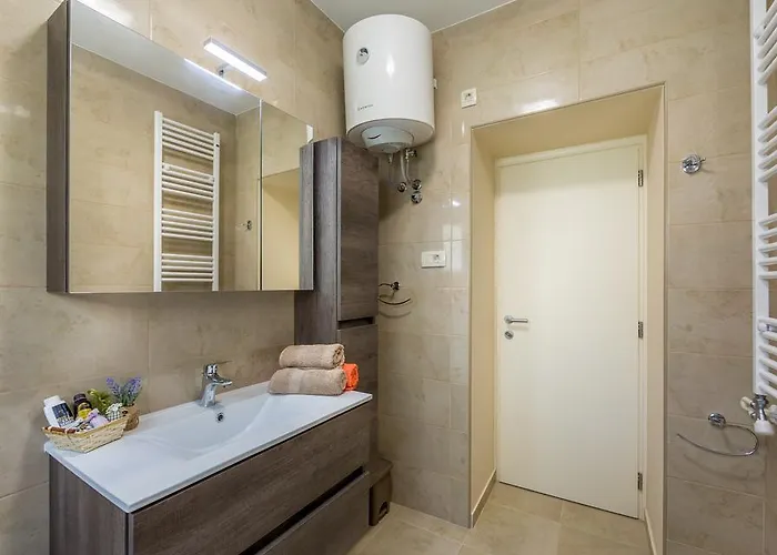 Dujmic - 50m From The Sea With Private Parking דירה Ičići