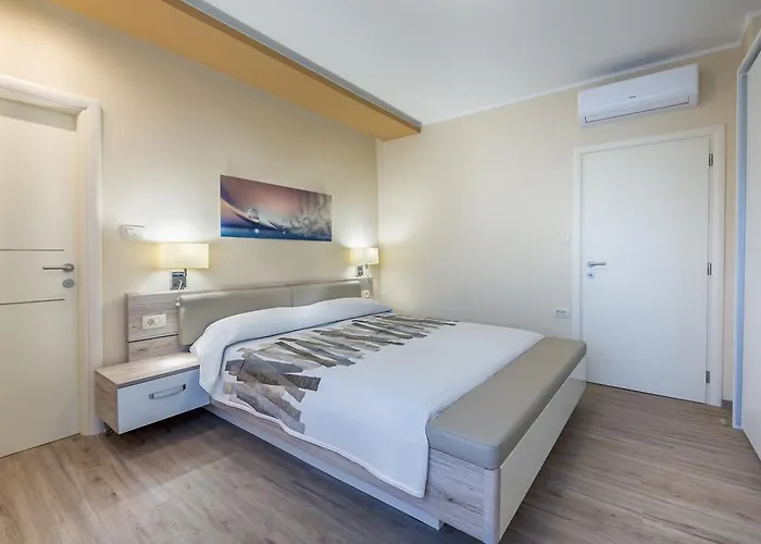 Dujmic - 50m From The Sea With Private Parking דירה