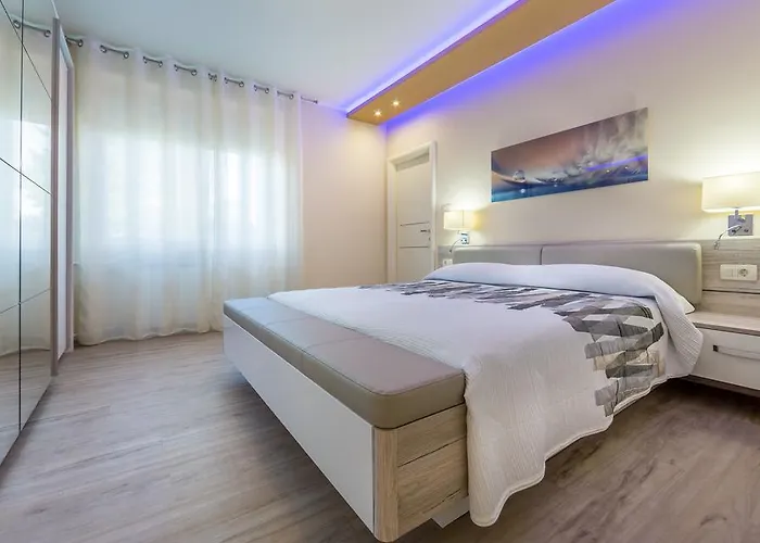 דירה Dujmic - 50m From The Sea With Private Parking *