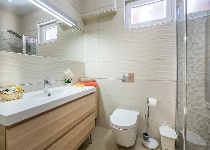 Dujmic - 50m From The Sea With Private Parking דירה Ičići