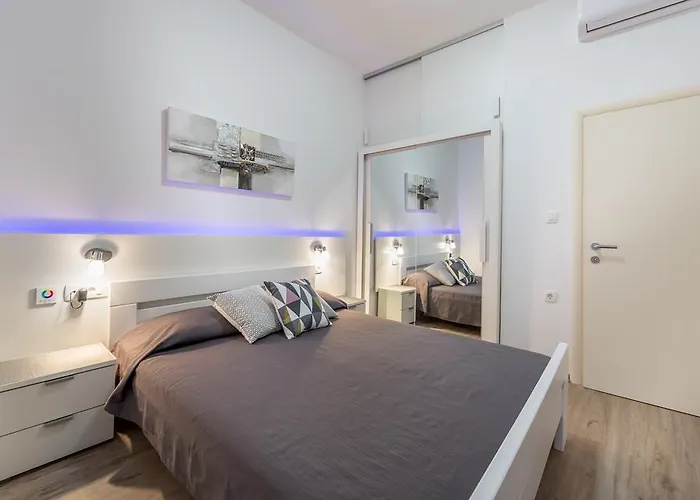Dujmic - 50m From The Sea With Private Parking דירה