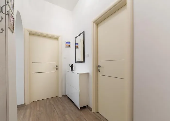 Dujmic - 50m From The Sea With Private Parking *