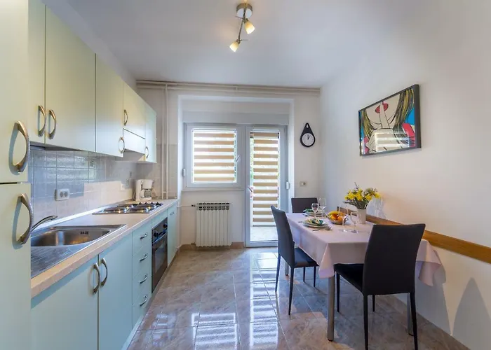 Dujmic - 50m From The Sea With Private Parking דירה Ičići