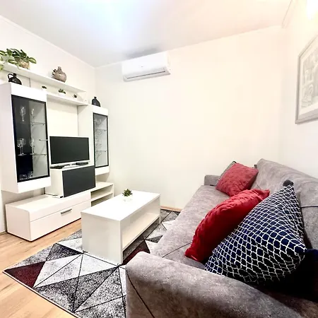 Dujmic - 50m From The Sea With Private Parking アパート Ičići