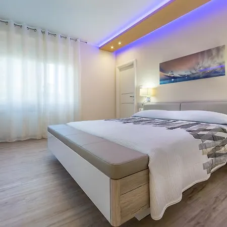 アパート Dujmic - 50m From The Sea With Private Parking *