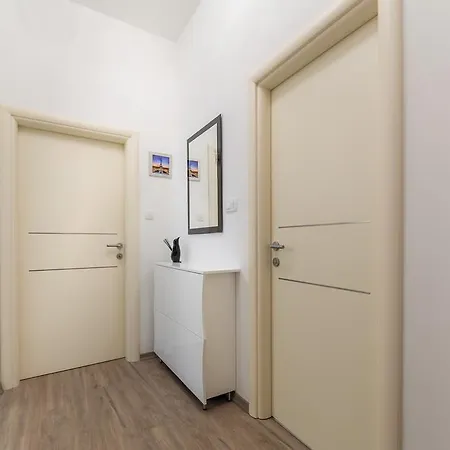 Dujmic - 50m From The Sea With Private Parking *