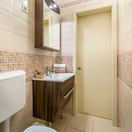 Dujmic - 50m From The Sea With Private Parking 公寓 Ičići